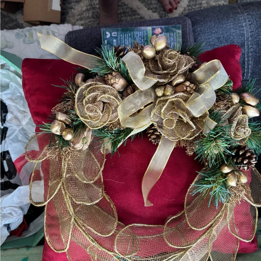 Elegant Gold Holiday wreath